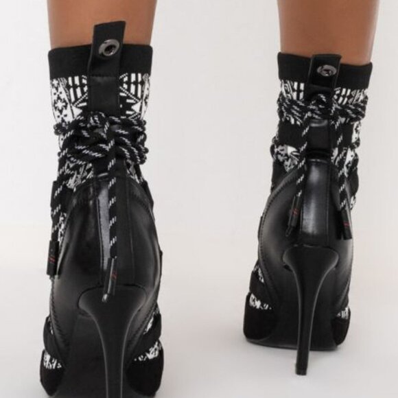 AZALEA WANG  FALLEN OLYMPUS HAS  STILETTO BOOTIE IN BLACK / WHITE - Picture 4 of 7